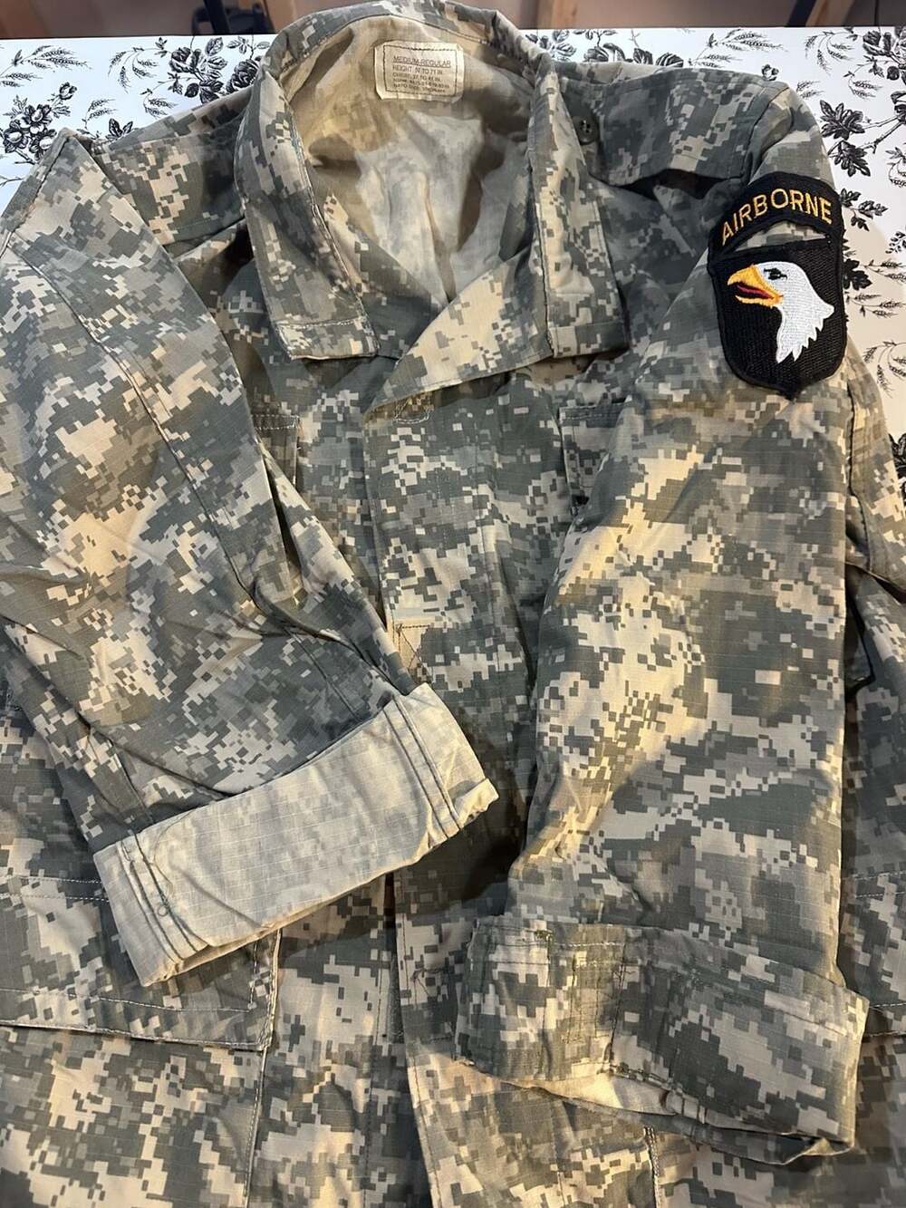 US Army l Camouflage Combat Uniform Jacket with 101st Airborne Patch Medium camo